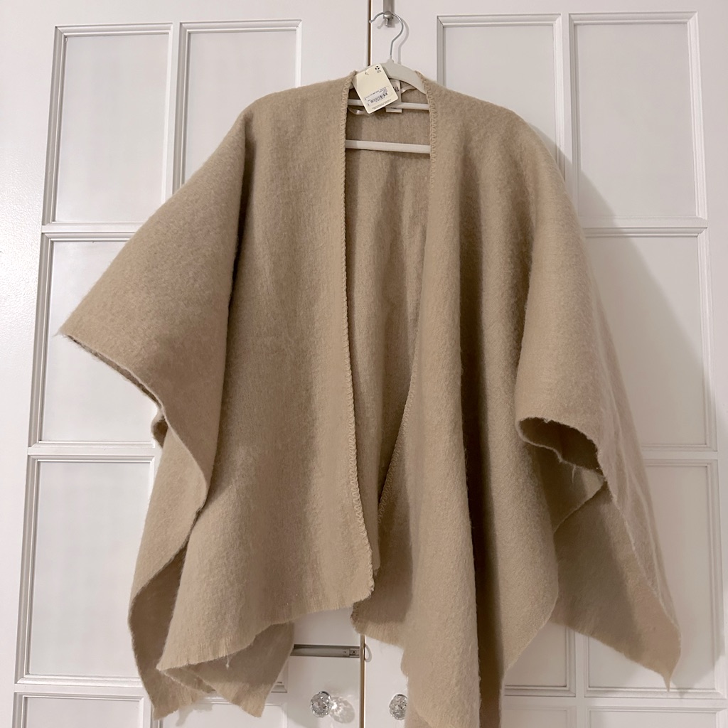 100 Polyester Shall One Size Fits All Tags Attached Thick And Warm 100 Polyester Shall One Size Fits All Tags Attached Thick And Warm